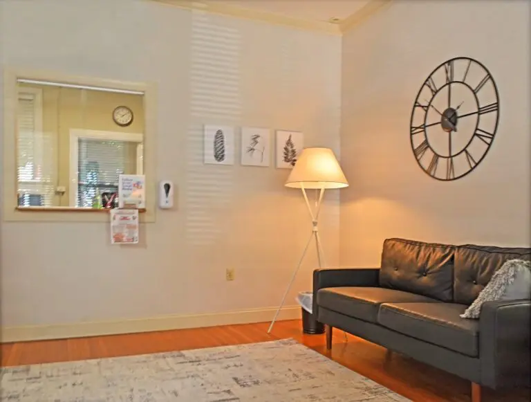 Align Pregnancy Services Ephrata Waiting Room 1
